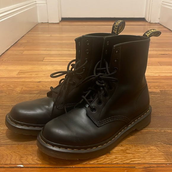 dr. martens original women’s boots. lightly worn, in good shape. - Picture 1 of 4